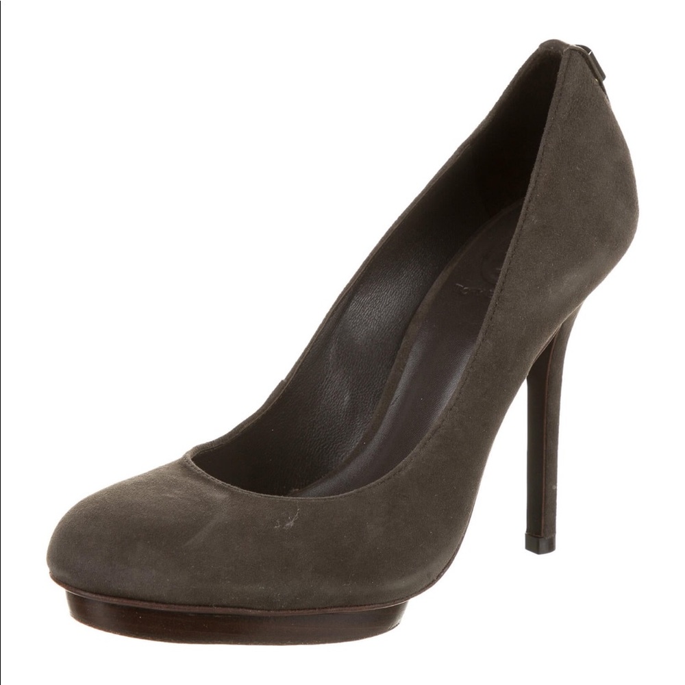 Tory Burch size 6 suede round toe pump heel.